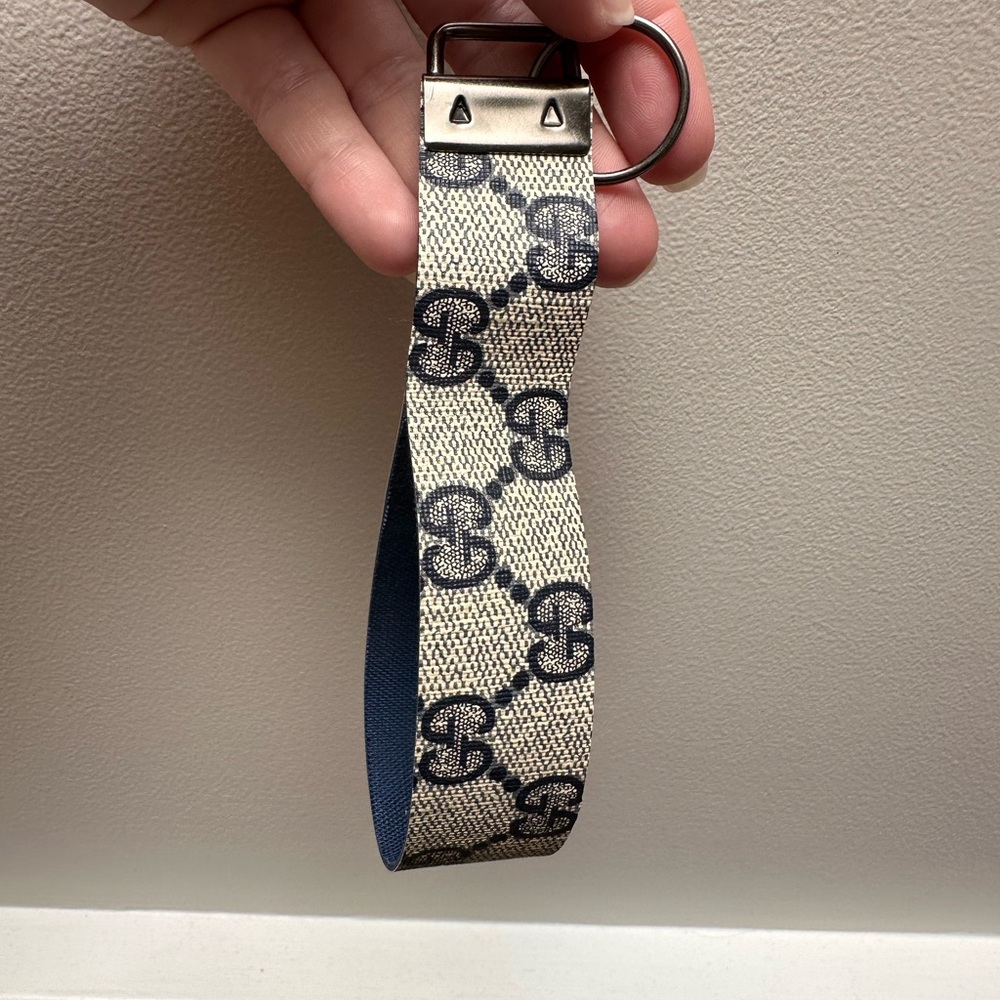 Handmade luxury wristlet key holder - Picture 4 of 7